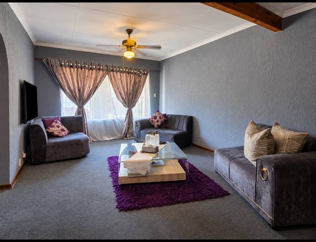2 BEDROOM TOWNHOUSE FOR SALE IN THREE RIVERS